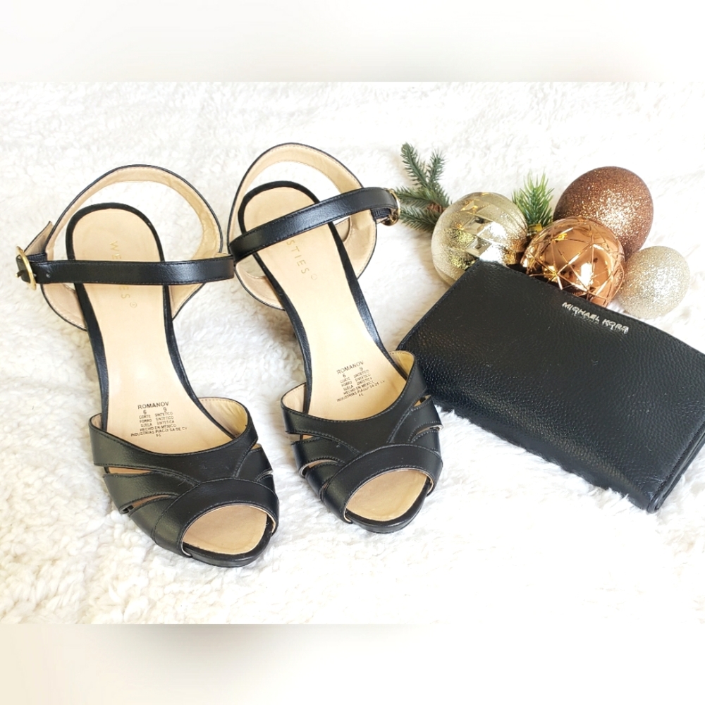 Black heels with straps (westies)